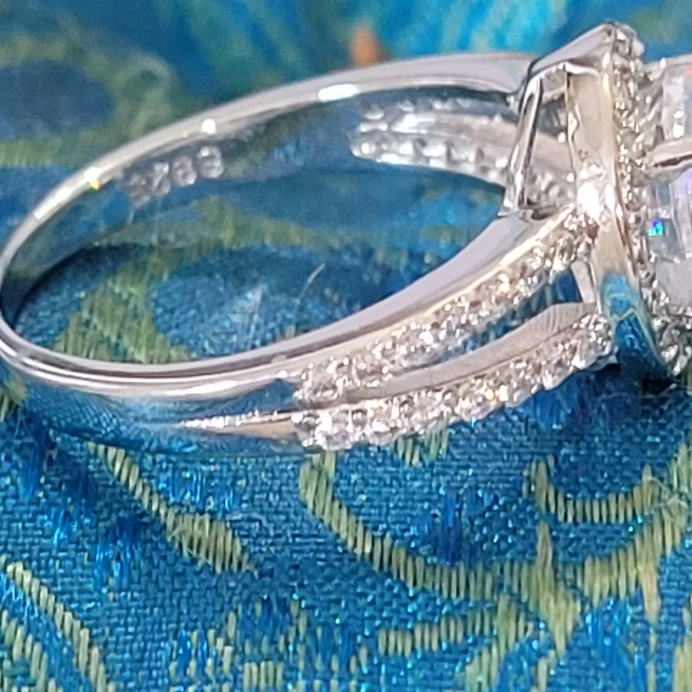 S925 2 CT Zircon Ring - Picture 2 of 5